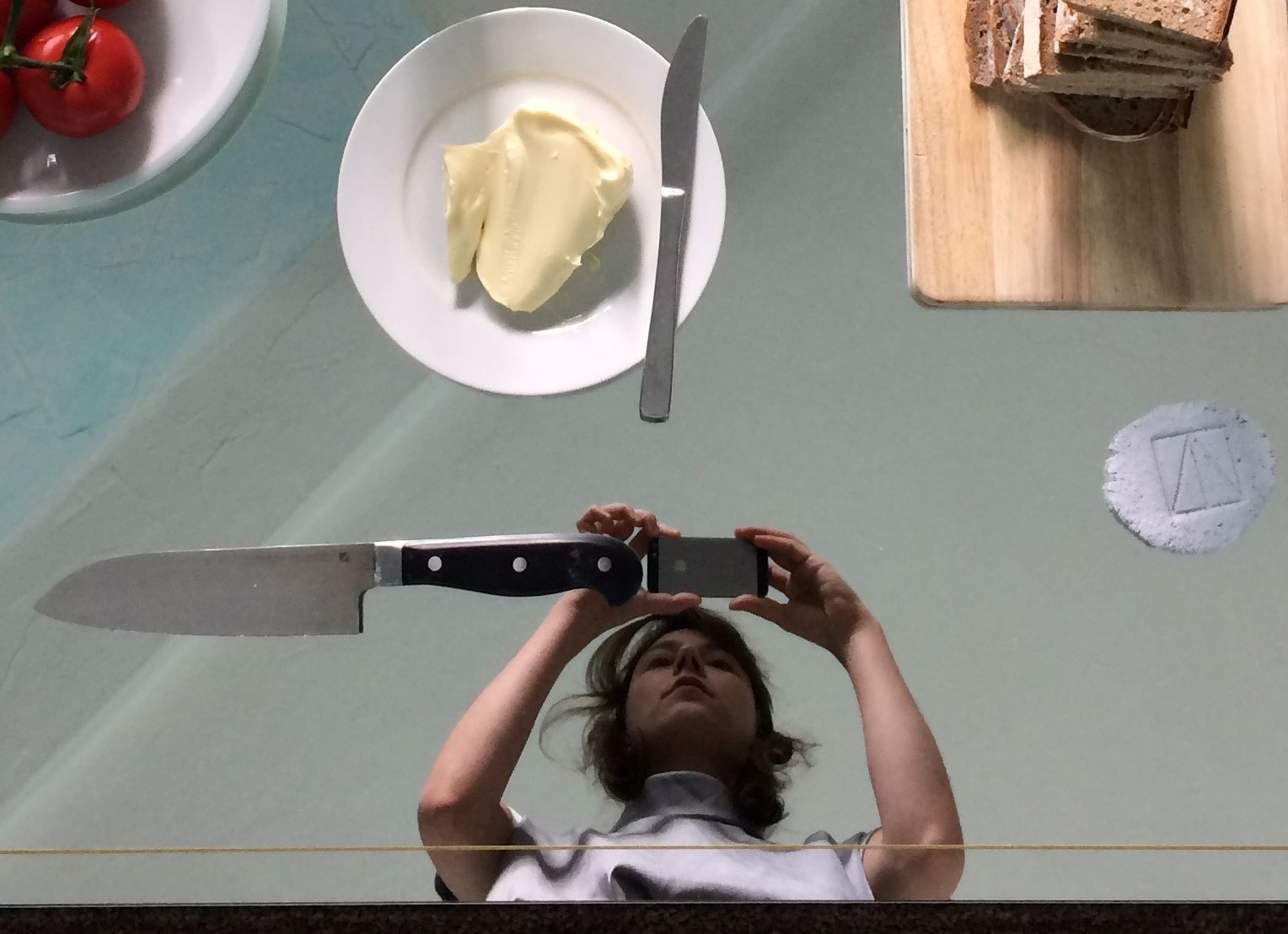 S self during Tomate with knives and butter